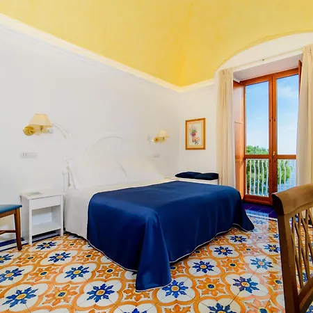 La Bussola Ξενοδοχείο 4*