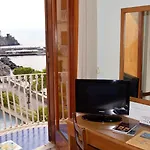 لا بوسولا فندق 4*